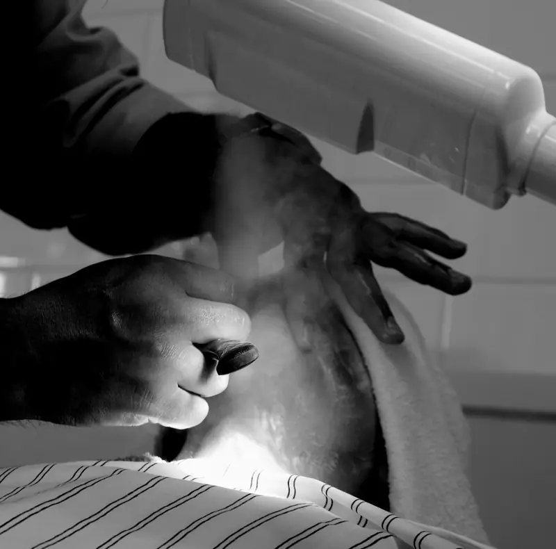 A cut-throat razor at the neckline